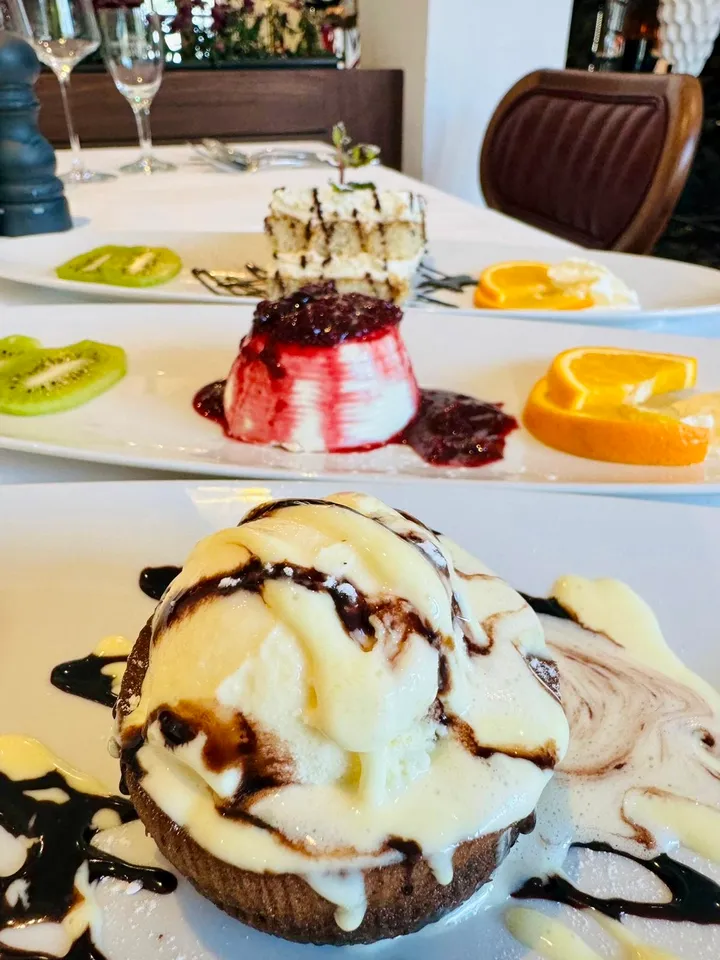 Food, Food Presentation, Cream, Dessert, Sundae, Ice Cream, Brunch